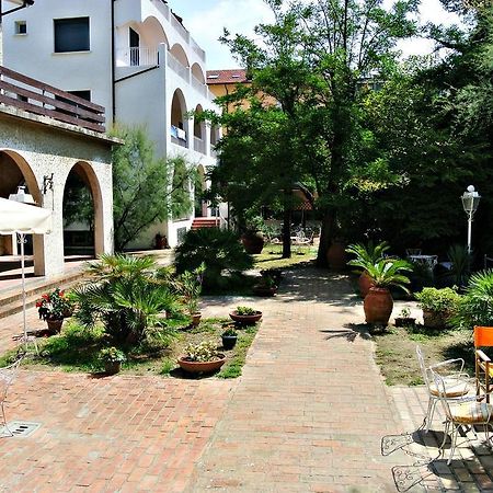 Hotel Villa Furia Bellaria-Igea Marina Zewnętrze zdjęcie